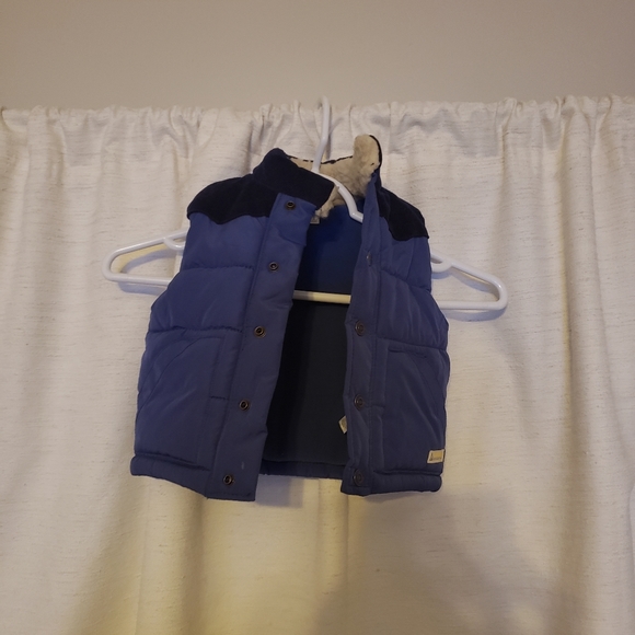 Carter's kids Puffer Vest. - Picture 11 of 11